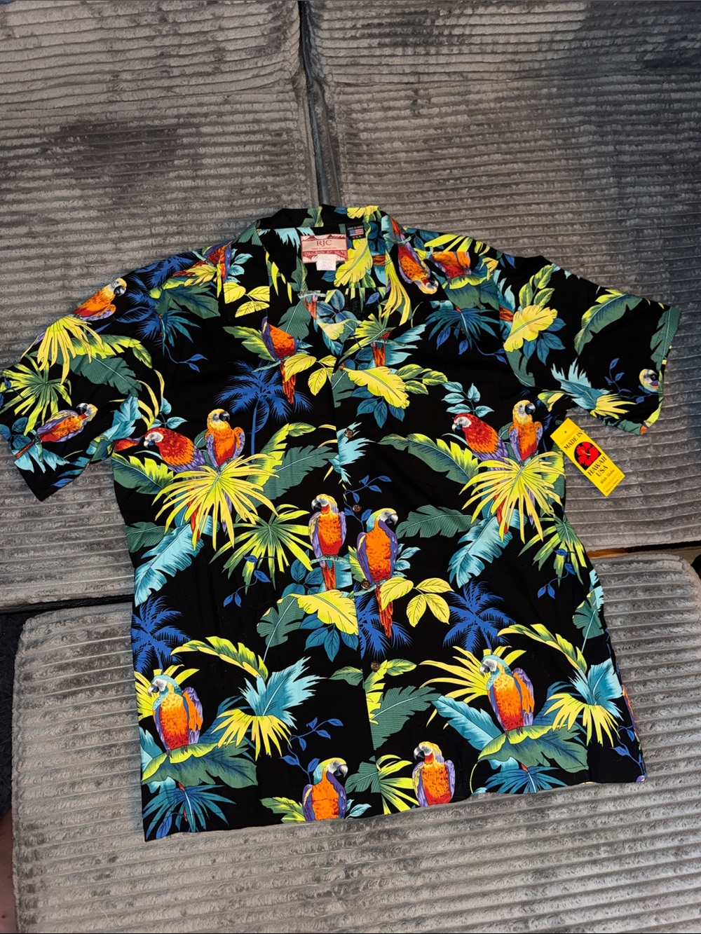 Men's Black Tropical Parrot Short-Sleeve Button-Down Shirt NWT